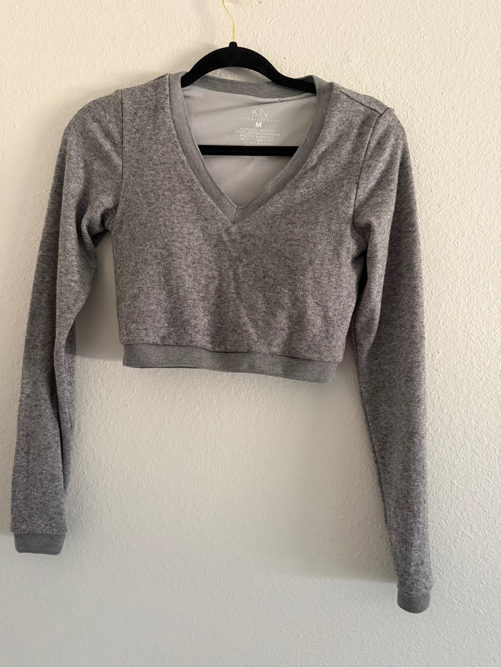 KN Klassy Network Womens Gray Cropped V-Neck Long Sleeve Athletic Top Gym